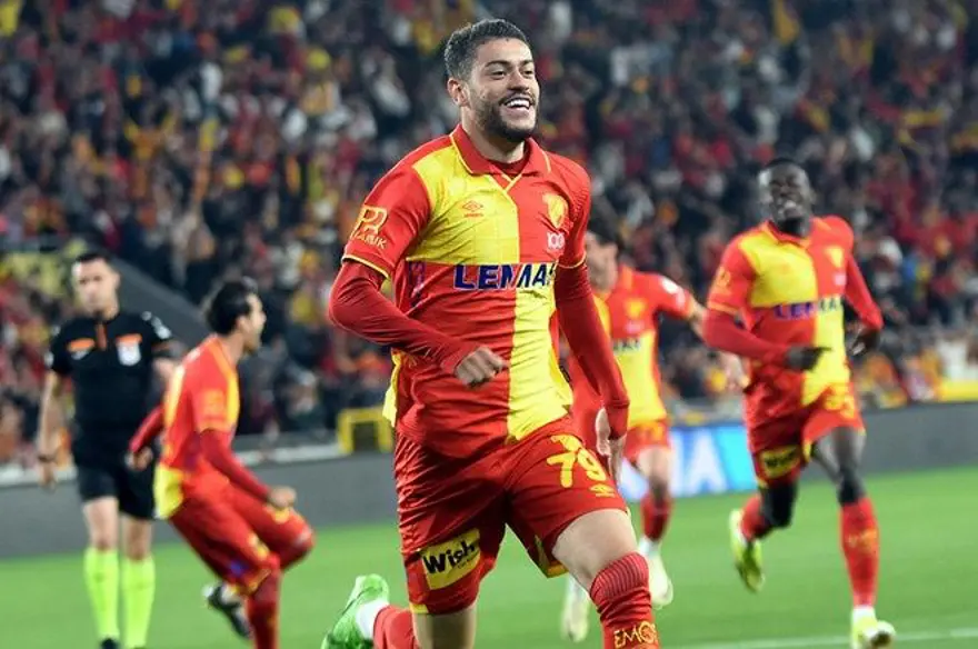 Galatasaray, Fenerbahçe, Beşiktaş derken Romulo'nun gideceği adres belli oldu: Ters köşe 5