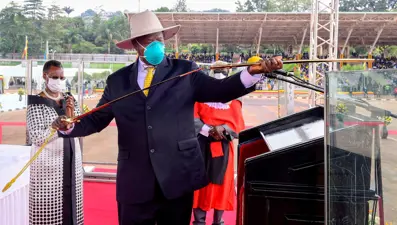 Uganda Devlet Başkanı'ndan halka "Petrol rezervleri sizi sarhoş etmesin" uyarısı