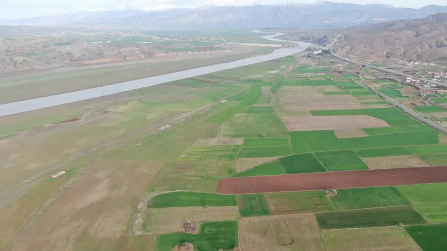 Sular çekildi, eski tren garı gün yüzüne çıktı 1