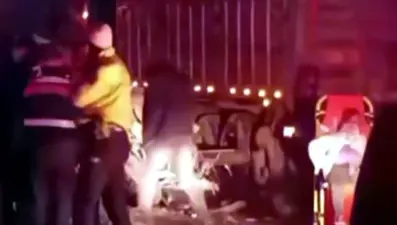 Otomobil, pancar yüklü TIR'a çarptı: 2 ölü