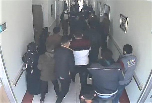 Güvenlik görevlisine uyarı dayağı