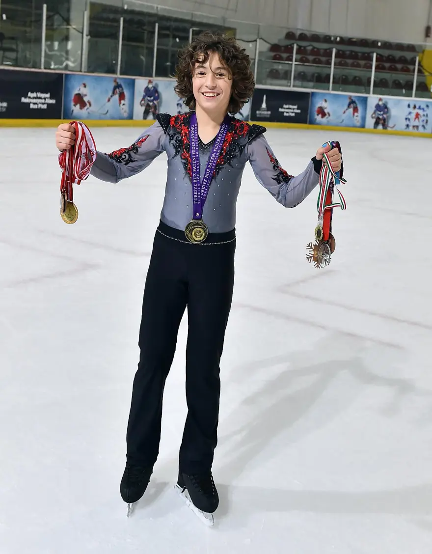 "Altın Çocuk" Efe Çetiz 5 "Altın Çocuk" Efe Çetiz 5