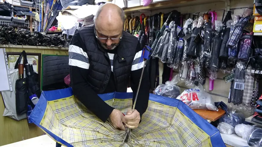 Ne tamir ne satış kaldı: Son şemsiye ustası ayakta kalmaya çalışıyor 1 Ne tamir ne satış kaldı: Son şemsiye ustası ayakta kalmaya çalışıyor 1