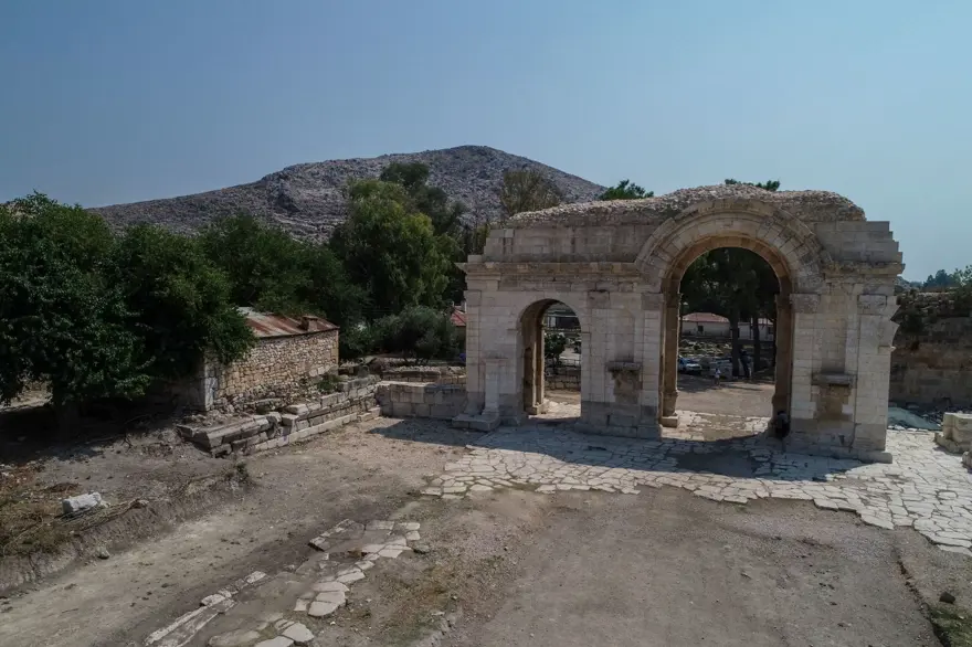 Adana'daki Anavarza Antik Kenti'nde gladyatör mezarlarına rastlandı 4 Adana'daki Anavarza Antik Kenti'nde gladyatör mezarlarına rastlandı 4