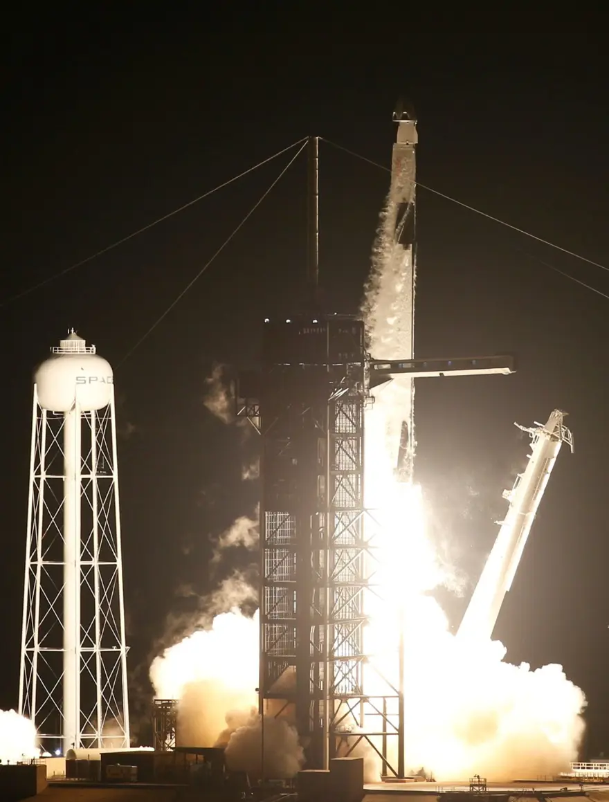 SpaceX ve NASA'dan uzaya ilk "operasyonel" mürettebatlı uçuş 8