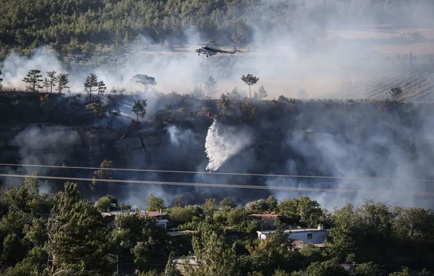 Mersin'deki orman yangını: 4 mahallede 373 ev boşaltıldı 5