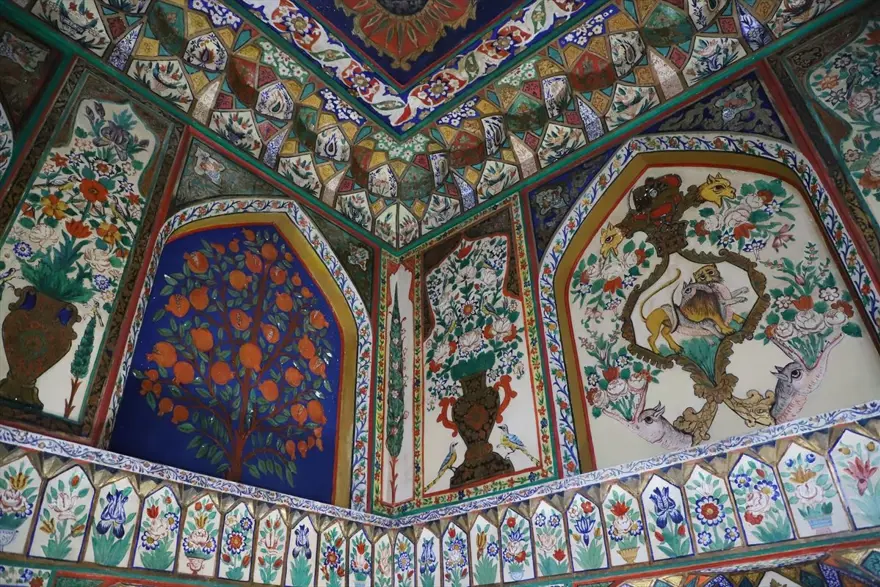 Azerbaycan'ın UNESCO Dünya Miras Listesi'ndeki Şeki Han Sarayı turist akınına uğruyor 14