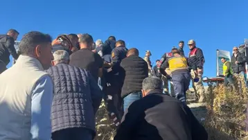 Van'da TIR devrildi: Bir yaralı