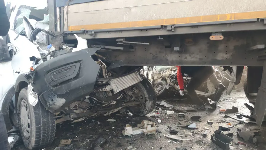 Van'da 30 araçlık zincirleme trafik kazası: 1 ölü, 51 yaralı 11