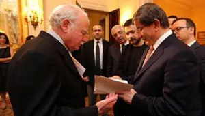 Davutoğlu, Osmanlı ailesiyle buluştu
