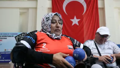 Yanlış iğne yüzünden felç kaldı: Boccia ile yaşama tutundu
