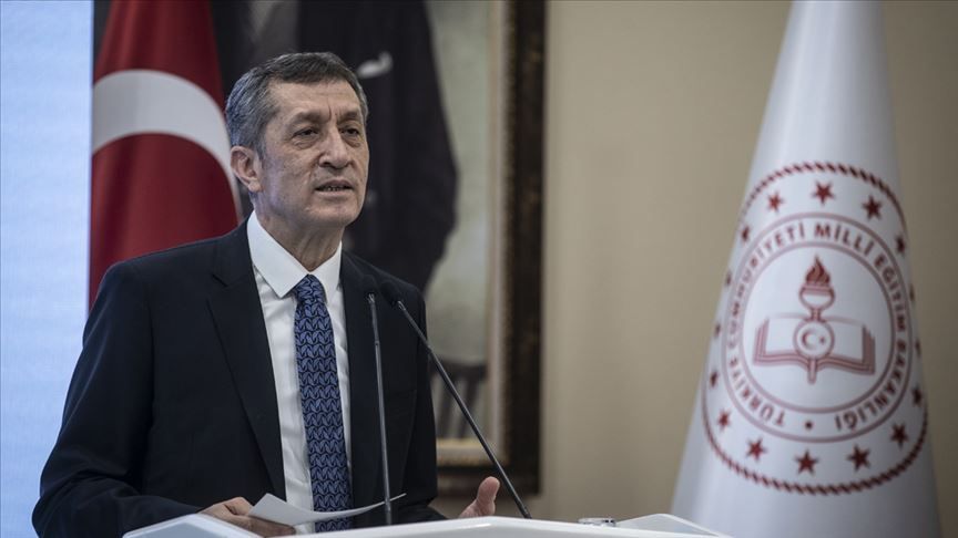 Bakan Selçuk lise öğrencilerine önerilerde bulundu