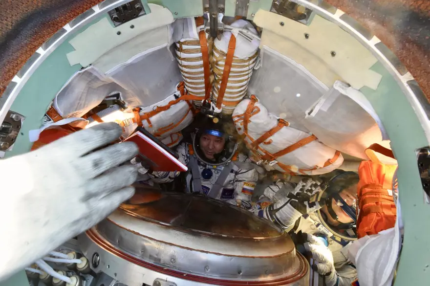 374 günlük uzay macerası sona erdi: Rus kozmonotlar Dünya'ya geri döndü 10