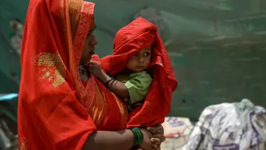 Hindistan'da doğum oranı düştükçe okullar kapatılıyor