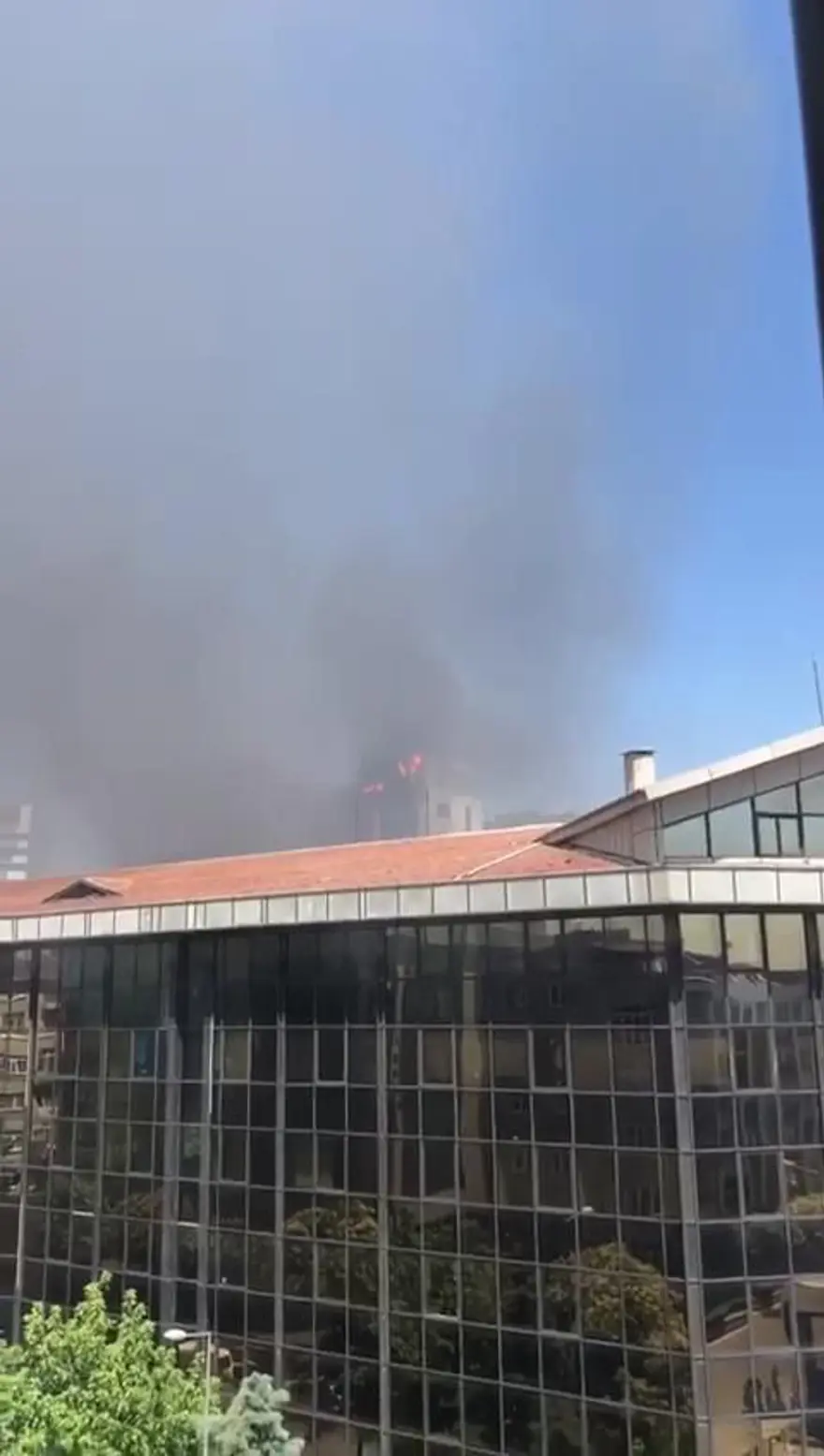 Bayrampaşa'da kültür merkezinde yangın 10