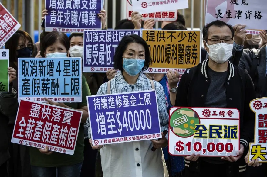 Hong Kong her vatandaşına 1300 dolar "hava parası" verecek 10