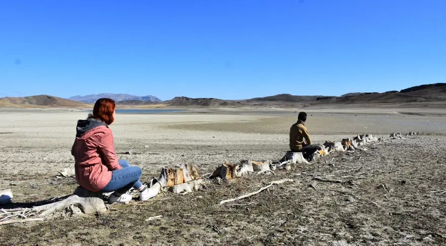 Karacalar Barajı'nın suyu 300 metre çekildi, zemin tarım arazisine dönüştü 10
