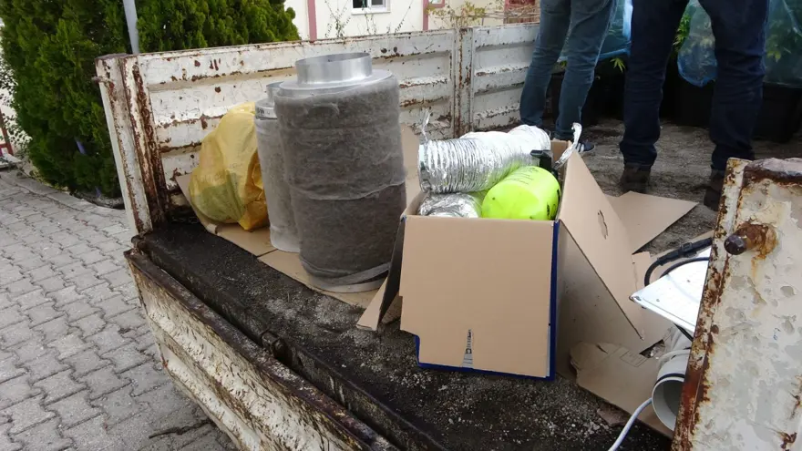 Apartman dairesini esrar bahçesine çevirmişler 3