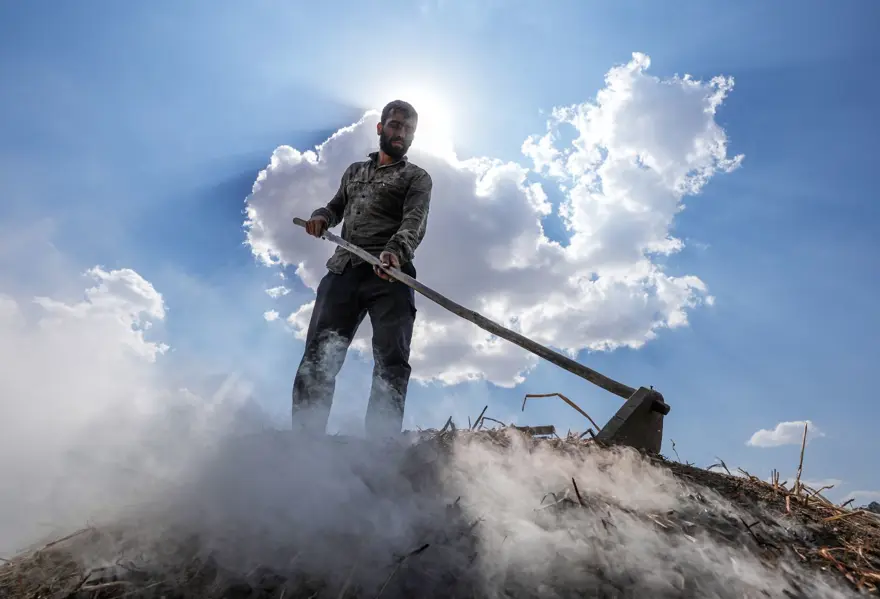 Torakçılardan yaz ortasında 90 derece sıcağın altında mesai: “Sıcakhavadan şikayet edenler gelip bizi görsün” 19 Torakçılardan yaz ortasında 90 derece sıcağın altında mesai: “Sıcakhavadan şikayet edenler gelip bizi görsün” 19