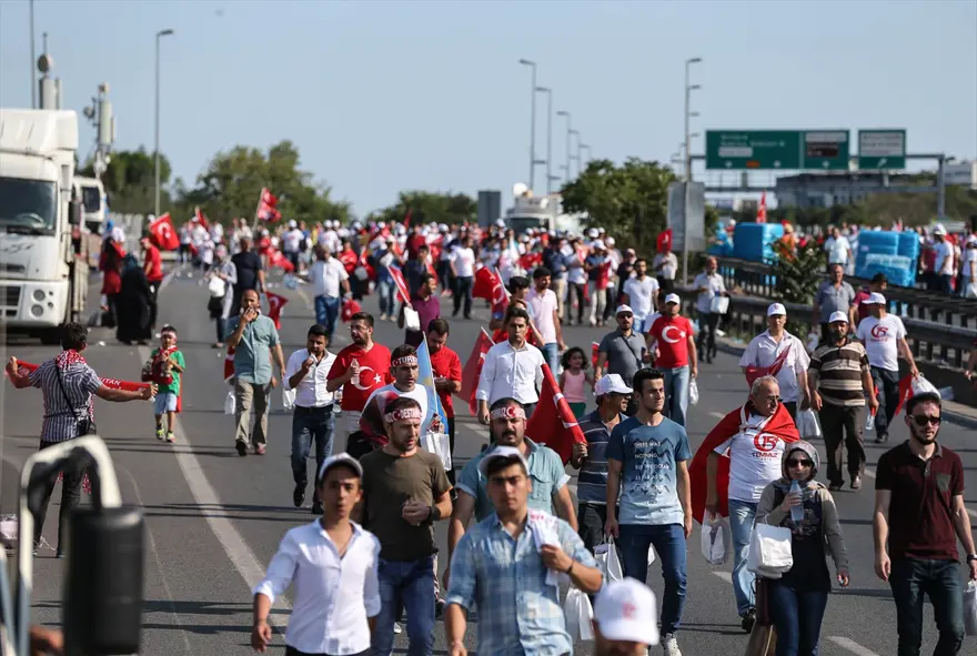 Köprüde Milli Birlik Yürüyüşü 13 Köprüde Milli Birlik Yürüyüşü 13