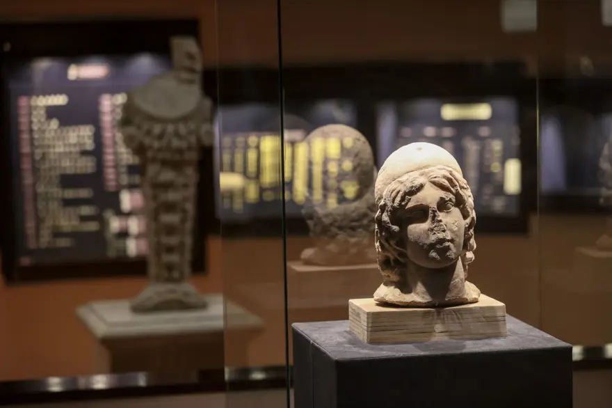 Apollon heykelleri ilk kez ziyaretçisiyle buluştu 12