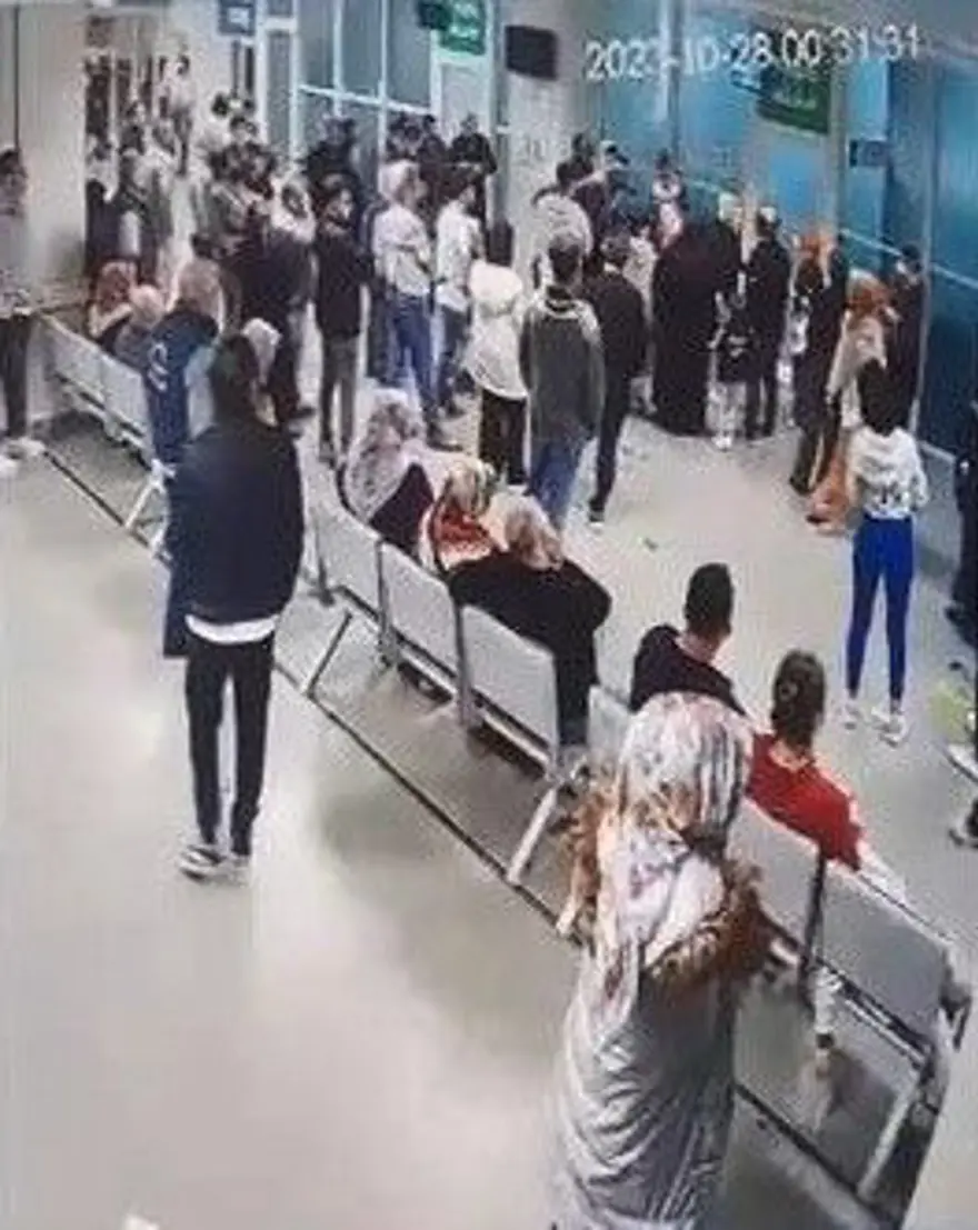Doktorla tartıştı, hastaneden dışarı çıkarıldı 4
