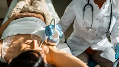 Annesi meme kanserinden öldü, 5 gün sonra aynı hastalığa yakalandı: Bu belirtiyle doktora gitti