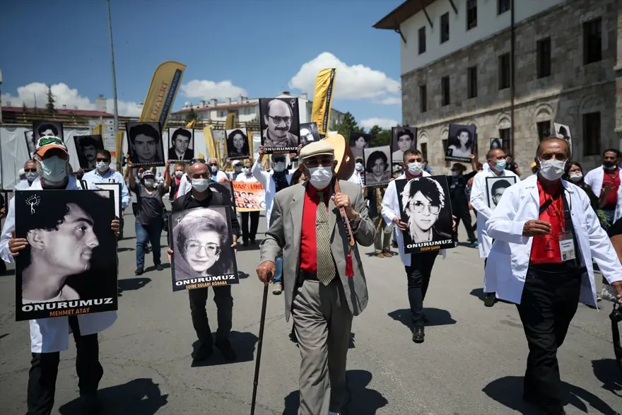 Sivas Katliamı'nın 27. yılı (Madımak'ta ne olmuştu?) 4 Sivas Katliamı'nın 27. yılı (Madımak'ta ne olmuştu?) 4