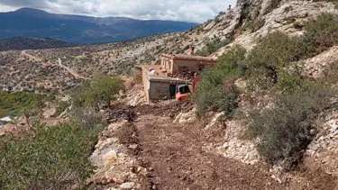 Mersin'de selden kapanan yollar ulaşıma açıldı