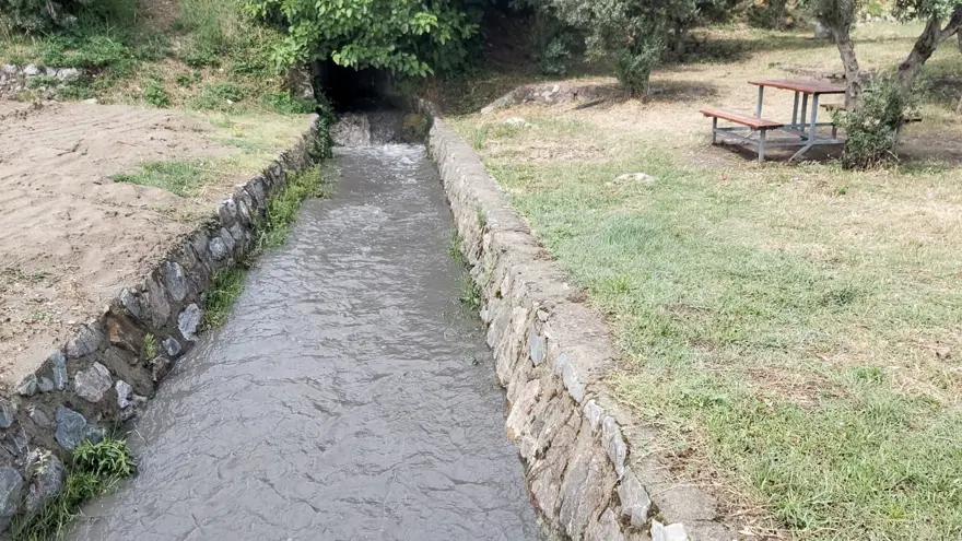 Kömür tozları yağmurla dereye aktı, İzmit Körfezi karardı 9