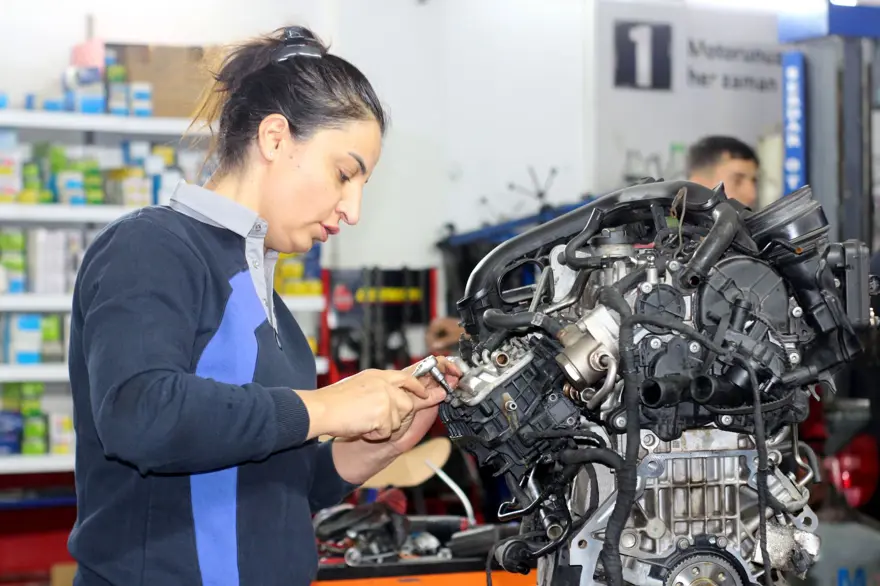 13 yıl yat kaptanlığı yaptı şimdi oto tamircisi! 2 çocuk annesi Döndü: Hem anne hem ustayım 
