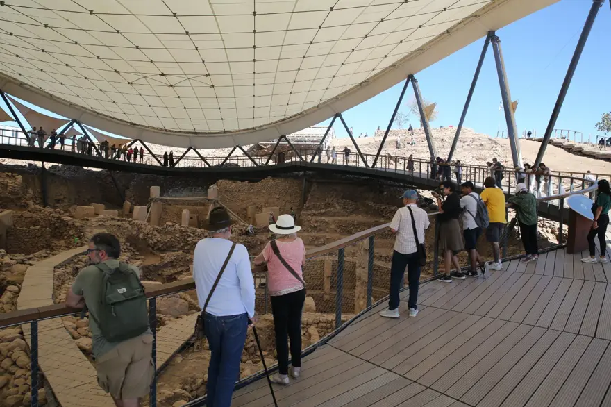 ZİYARETÇİLERİNİ BÜYÜLÜYOR 4 ZİYARETÇİLERİNİ BÜYÜLÜYOR 4