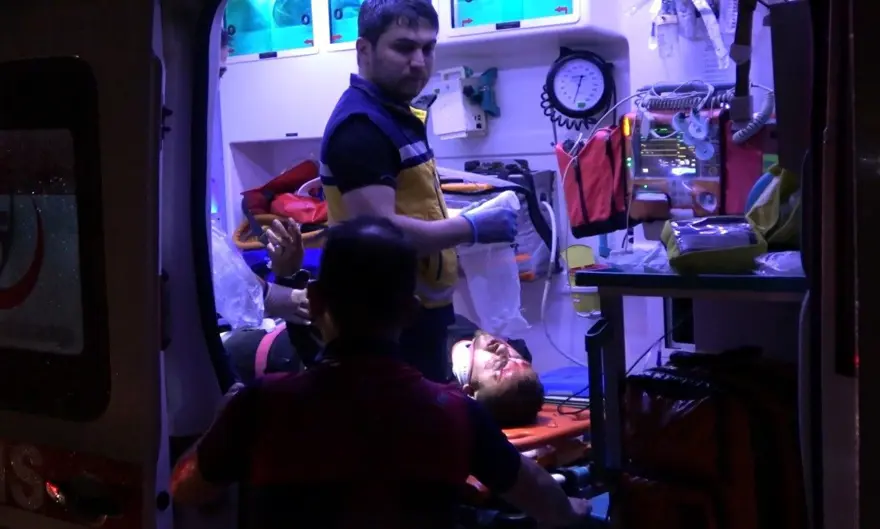 Bartın'da feci kaza: 5 kişi yaralı 1 Bartın'da feci kaza: 5 kişi yaralı 1