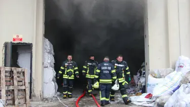 Elyaf fabrikasında çıkan yangın söndürüldü