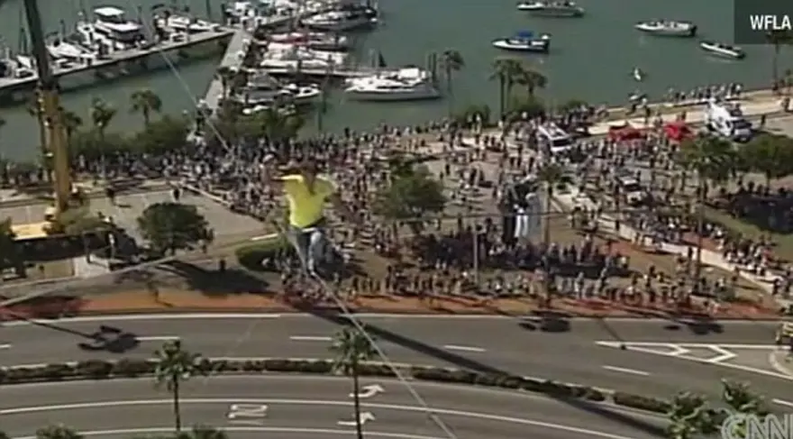 Güvenlik halatı olmadan yürüdü 4 Güvenlik halatı olmadan yürüdü 4