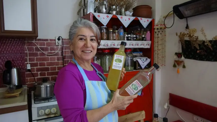 Dağlarda yetişen bitkileri toplayıp üretiyor: "Vücudun süpürgesi" olarak görülüyor 2