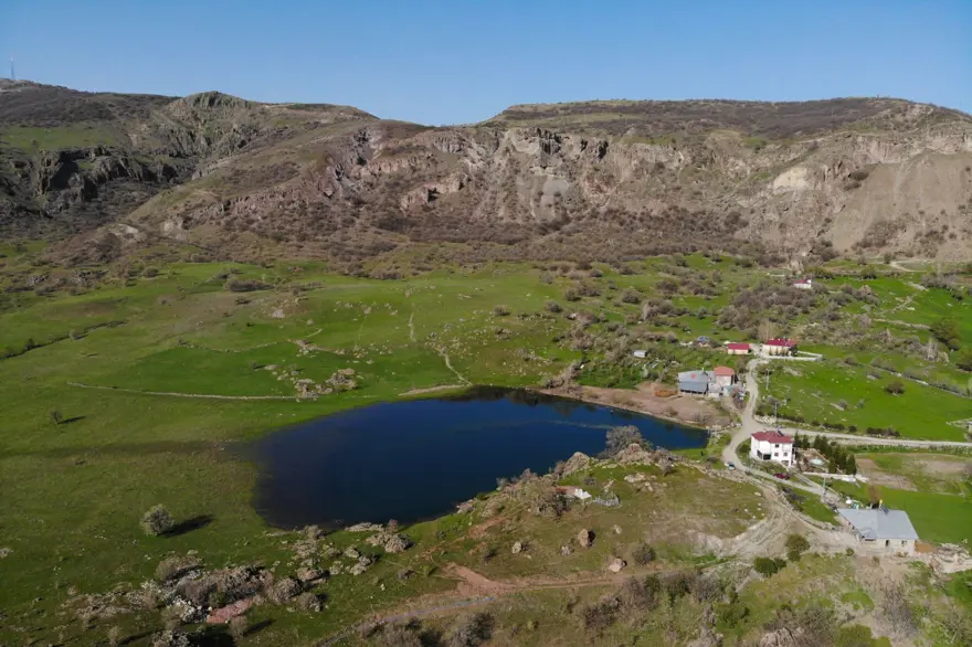 Sülüklü Göl'de ilkbahar renkleri 10