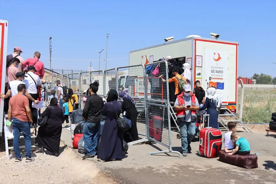 Binlerce Suriyeli bayram için ülkesine döndü 14