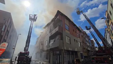 Üsküdar'da iki katlı binada yangın