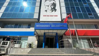 İzmir'de yolsuzluk operasyonu: Menderes Belediye Başkanı gözaltında