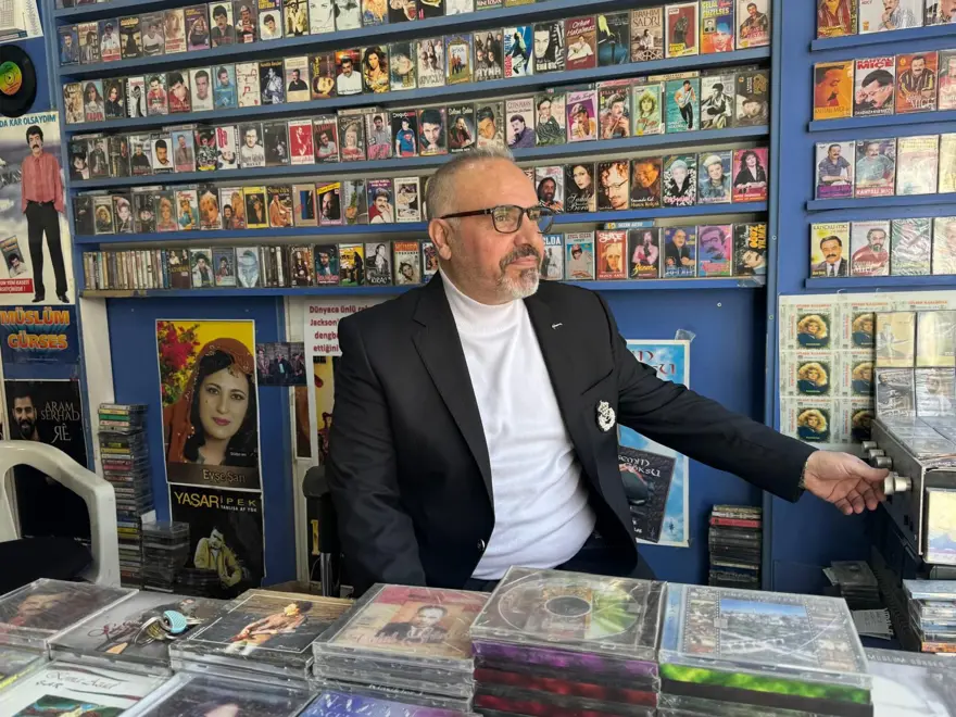 Diyarbakır'ın yarım asırlık kasetçisi! 20 metrekarelik dükkanında teknolojiye meydan okuyor 1