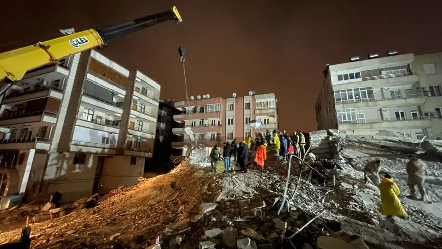 Türkiye yasta | Depremin vurduğu 10 ilden çarpıcı fotoğraflar... 4