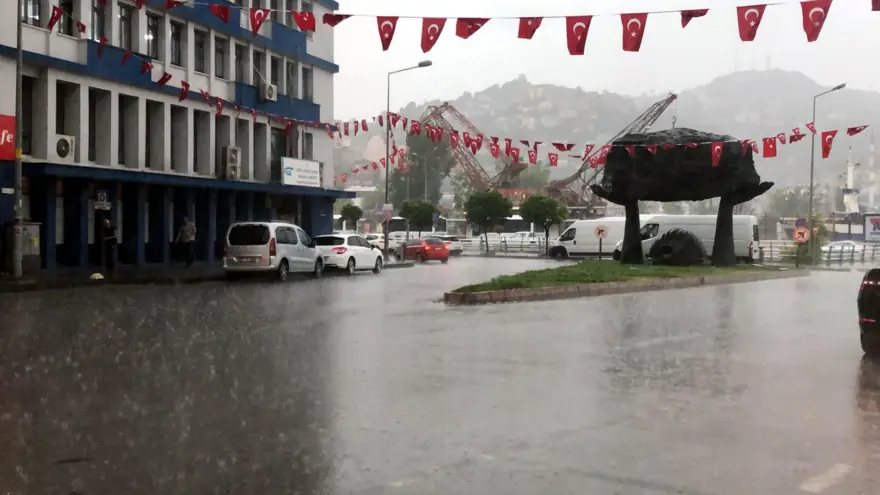 Zonguldak'ta sağanak: Yollar göle döndü 3