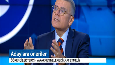 Üniversite eğitimi süresince başarılı olmak için öğrencilere düşen görev nedir?