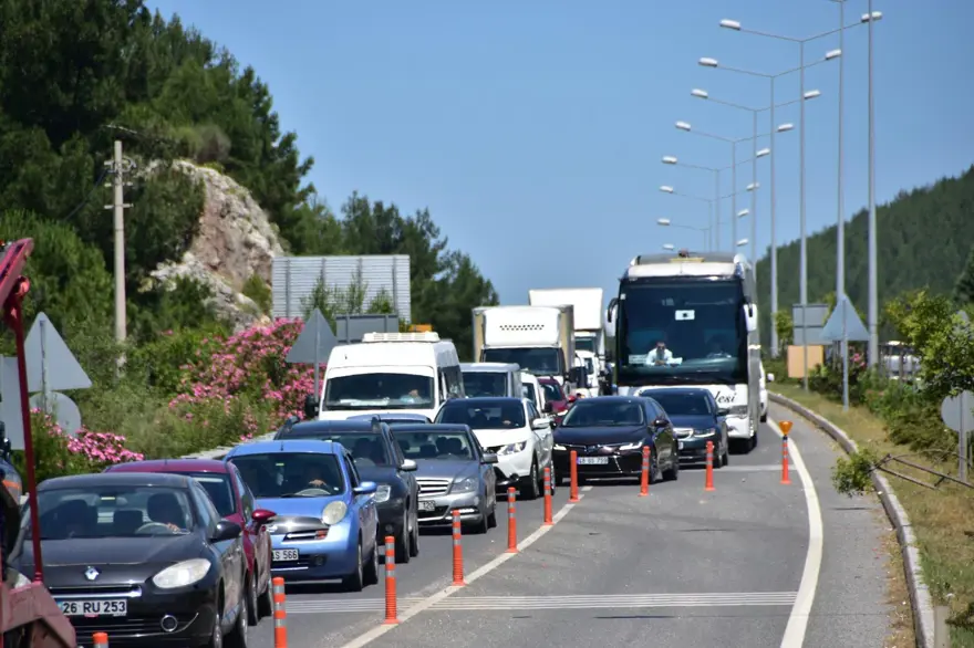 Yollarda bayram yoğunluğu başladı 7