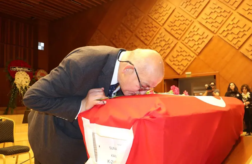 Dünyaca ünlü keman virtüözü Suna Kan'a veda 7 Dünyaca ünlü keman virtüözü Suna Kan'a veda 7