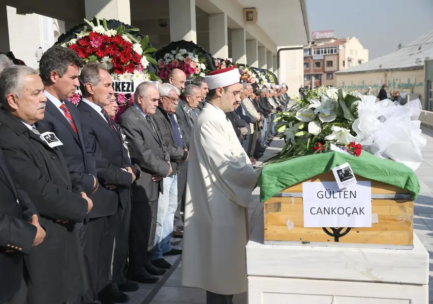 Gülten Akın son yolculuğuna uğurlandı 9 Gülten Akın son yolculuğuna uğurlandı 9