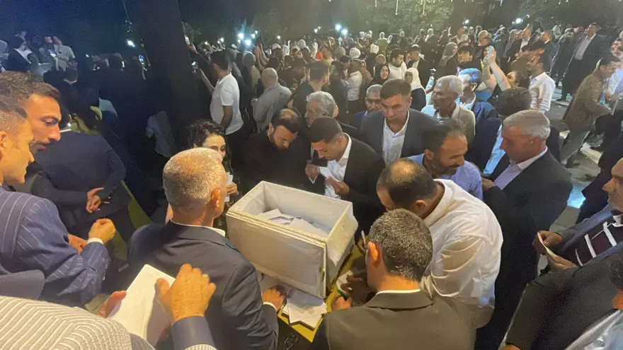 Ağırlığından hareket edemedi: 6 kilo altın ve paralar iki valize sığabildi 8 Ağırlığından hareket edemedi: 6 kilo altın ve paralar iki valize sığabildi 8