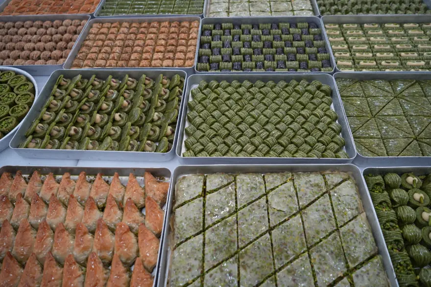 Tatlılardaki hileye dikkat: Baklavada ıspanak, bezelye ve yer fıstığı oyunu 