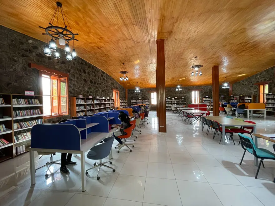 49 yıl cezaevi olarak kullanılan taş bina kütüphaneye dönüştü 4